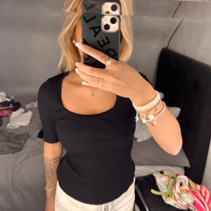 Ribbad tröja  - En ribbad tröja i storleken S. Aldrig använd 