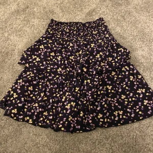 Kjol  - Cubus kjol st 158/164, sitter som s/xs. Tvättar innan jag postar, vill ha pengarna innan jag postar. Ord pris: 200/300