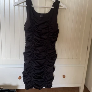 Klänning - Klänning ifrån H&M i storlek S 