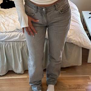  Gina jeans i low waist modell i bra skick utan defekter, köparen står för frakten 🫶🏼