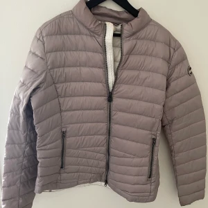 Grå colmar jacka  - Säljer denna jackan 🖤🖤