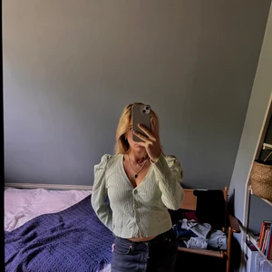 Topp - Säljer den här supersöta toppen från stradivarius. Kommer sällan till användning. Köparen står för frakten⭐️