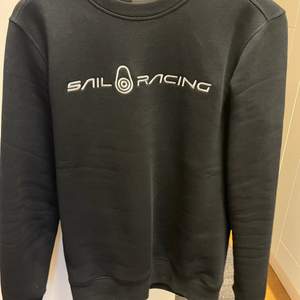 Svart Sail Racing tröja i nyskick storlek S
