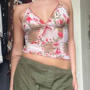 Vintage topp halterneck S/M - Den har varigt med om mycket som ni såg på den sista bilden. Men den e skit snygg !