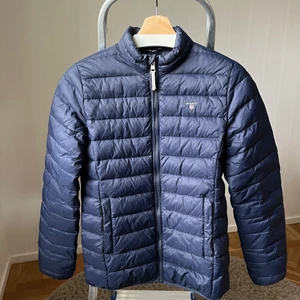 Gant jacka  - Marinblå GANT-jacka storlek 170. Mycket fint skick. 