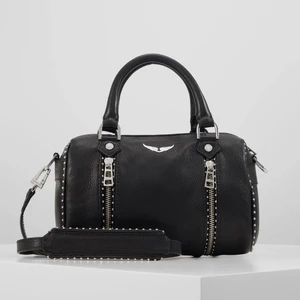 Zadig Sunny Bag - Säljer gärna min Zadig väska (Sunny) till ett bra pris då den ej kommer till användning, använd men inga som helst defekter och ser helt ut som ny! Storlek medium, nypris ca 5000kr ☺️Tar emot bud över 3000 🤍