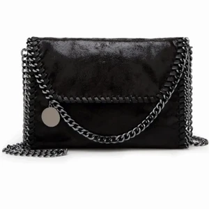 Väska  - Säljer min fina Stella liknande väska, den har aldrig kommit till användning säljer för 400 vid snabb affär kan ja gå ner i pris 