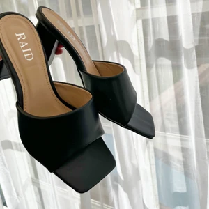 Svinsnygga klackar!  - Svinsnygga klackar från RAID 🖤 endast använda 1 gång. Frakt på 49kr tillkommer 📦