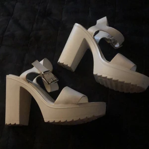 Vita&Fina hög klackar - Använda endast 2 gånger