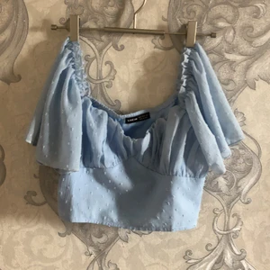 Baby blå topp/blus - Oanvänd (fick fel storlek) men annars jätte vacker 🦋