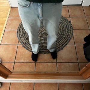 Weekday Jeans Voyage - Grymt schysta weekday jenas använts ett fåtal gånger och helt felfria. Jävligt snygga men inte riktigt min stil längre!