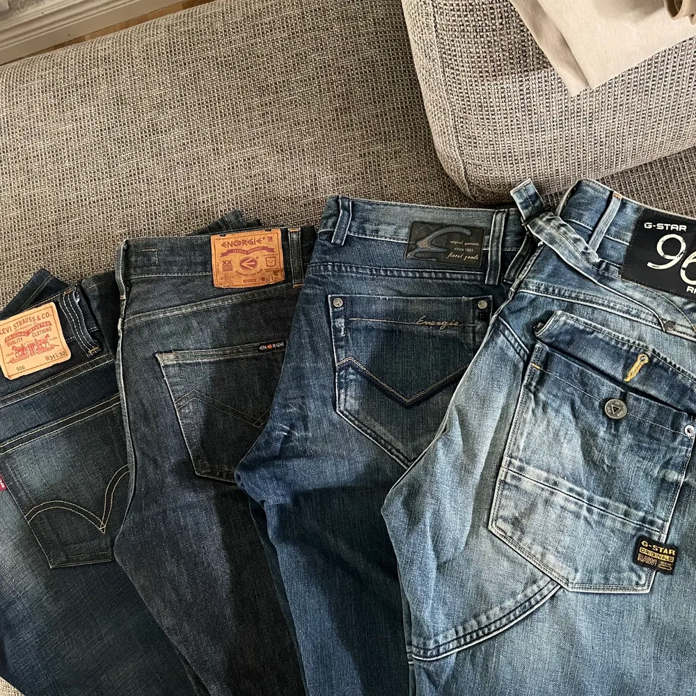 Snygga jeans från olika märken. Mycket fin skick  Levis 506 W 31 L 32 Energie W 30 L 32 Energie W33 L 34 Kan skicka fler bilder om så önskas 100kr/st alltså per par. Jeans & Byxor.
