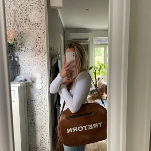 Tretorn väska - Vintage väska. Perfekt storlek. Får plats med det mesta men ändå inte för stor och för klumpig. 