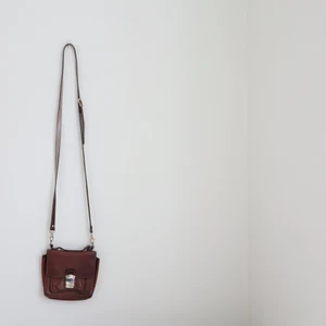 Liten söt vintage väska - En av mina favoritväskor någonsin. Den behöver en ny ägare då jag har andra väskor jag hellre använder nu.