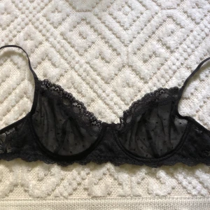 Söt BH - Svart söt BH. Aldrig använd.