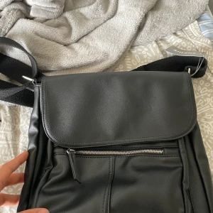 Åhléns väska - Aldrig använd köpt för 400 ny pris. Pris kan diskuteras vid snabb affär