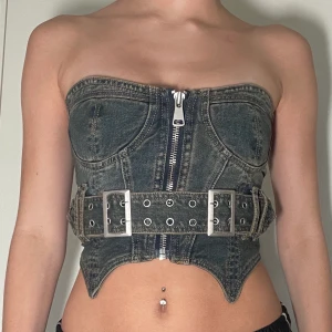 Tubtopp från I AM GIA - Denim/jeans tubtopp/bandeau topp från märket i am gia!