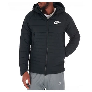 Nike hybrid jacka - Nike hybrid jacka i storlek S, passar M beroende på hur du vill att jackan ska sitta! Köpt på JD sports för 1300! Sparsamt använd, inga fläckar eller tecken på slitage! Fraktar eller möts upp.