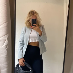 Jacka grå - Perfekt vår jacka från eran knappt använda nypris 600 säljer för 150💕💕