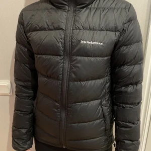 Peak Performance Jacka! - Peak jacka i bra skick, perfekt nu till vintern!