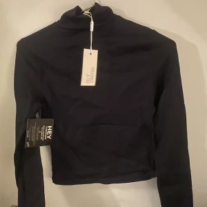 Turtleneck tröna - Helt ny, storlek S
