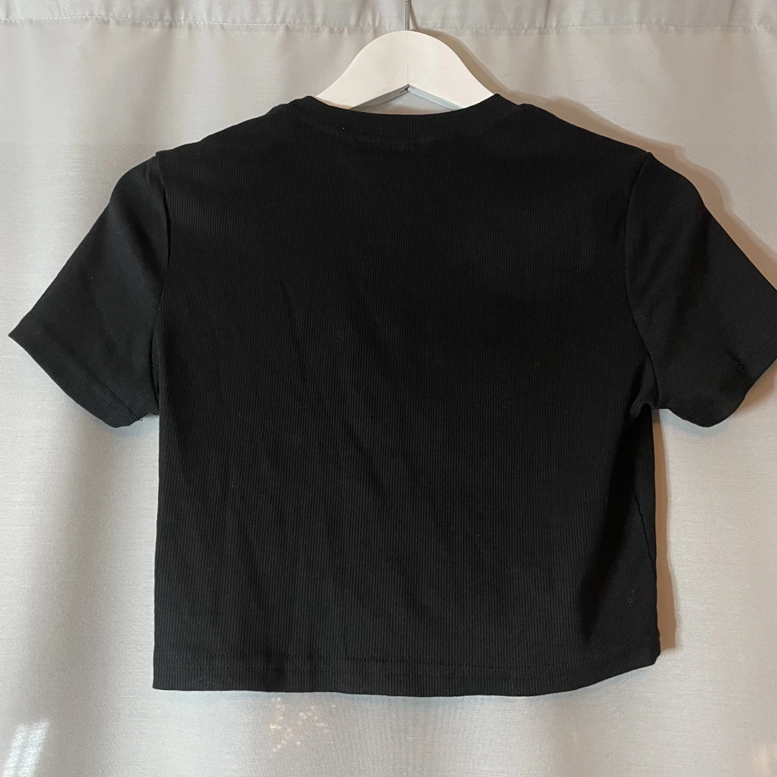 Svart top med tryck - 90