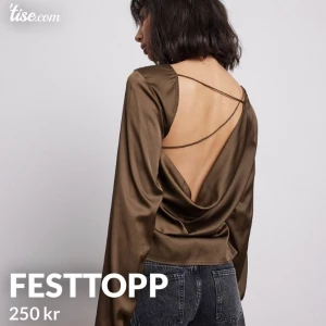 Festtopp - En jätte fin festtopp dom är använd endast en gång då ja bygge stil och fick inte nån mer användning för den❤️men så fin och så bekväm