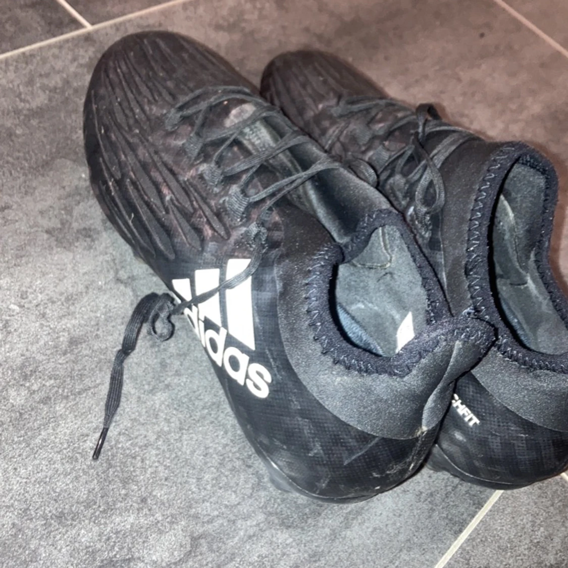 Adidas fotbollskor - 90