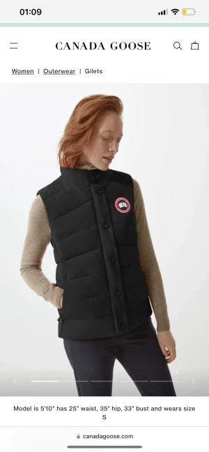 Canada goose väst dam  - Intressekoll! Köpt på NK i göteborg för 5300, använd fåtal gånger och den är som ny. Digitalt kvitto finns, vid snabb affär kan vi diskutera priset 😃