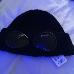 Barnstorlek m = 54cm - Jag gör ett litet intresskoll på min helt nya cp company mössa jag har kvar kvittot och allt sånt som kommer mee:) 