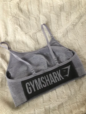 Gymshark sport-bh - Sport bh från gymshark i grå färg, storlek S, sparsamt använd 