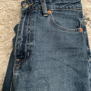 Jeans  - Säljer mina jeans Strl! S Blåa  Köparen står för frakten! 