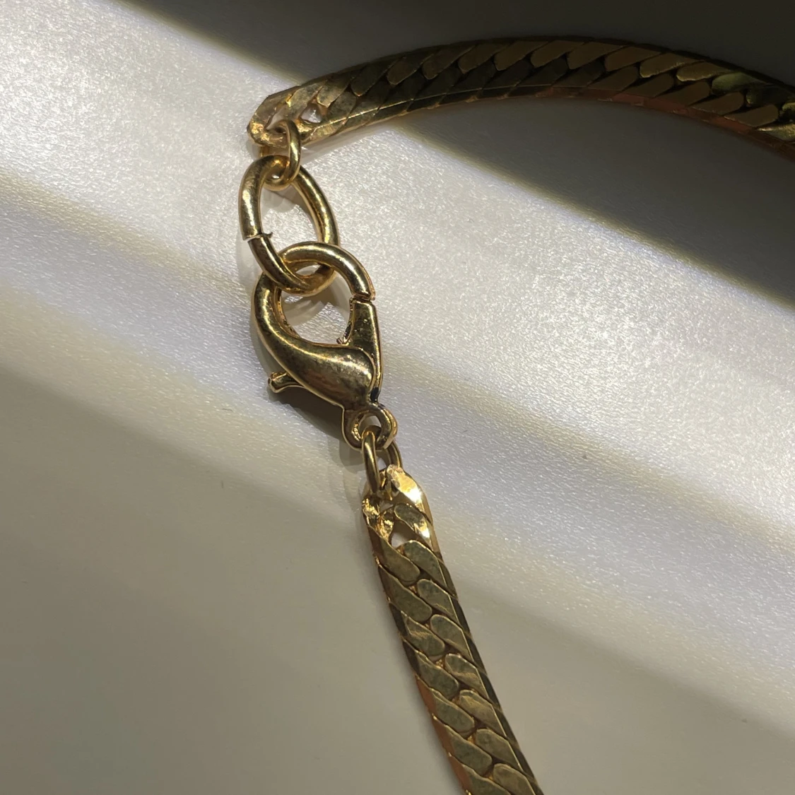 Guldigt armband  - 90