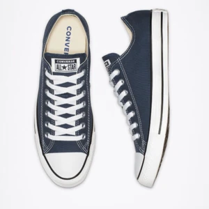 Nya Converse storlek 29 - Helt nya låga Converse i strl 39. Blå/grå färg. Svinnsygga men har tyvärr aldrig kommit till användning. Köpta för 600 kr 