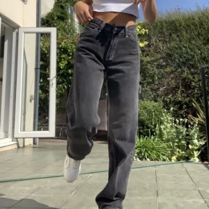 Brandy Melville Jeans - Säljer dessa oanvända Brandy jeans som jag fick i present, är superfina men lite för långa för mig (OBS SPÅRBAR FRAKT INKL. I PRISET) ✨