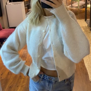 Stickad kofta  - Stickad kofta. Nypris 500:-  Alpaca  Frakt ingår 