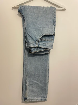 Jeans - Sköna jeans i en rak modell. Använda endast fåtal gånger