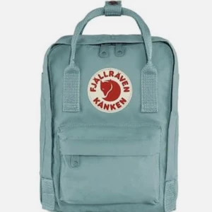 Fjällräven Kånken väska  - Super fin fjällräven väska!! Säljs på grund av att den inte kommer till användning, använt fåtal gånger💓💓 skriv för fler frågor xx