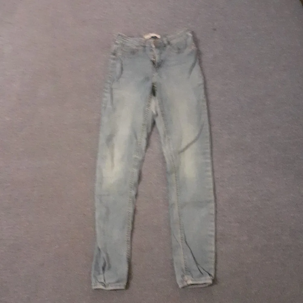 Skinny jeans från Gina Tricot nästan aldrig använt. Jeans & Byxor.