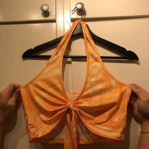 Fin sommartopp  - Halternecktopp från Shein, så fin på sommaren. Använd någon gång endast. 