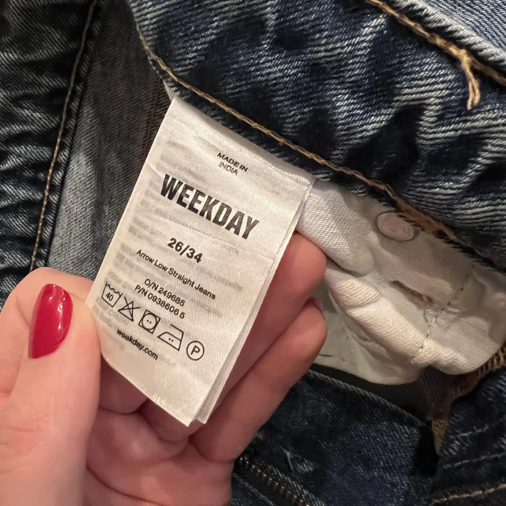 Säljer mina Arrow Low Straight jeans ifrån Weekday. Använda max 5 gånger. I jättefint skick. Jag är 1.71! 500kr + 69kr frakt  Färgen Light stonewash. Jeans & Byxor.
