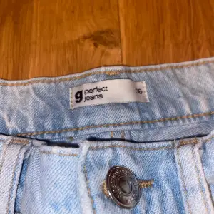90’s high waist jeans från Gina, använt fåtal gånger då dem aldrig riktigt passat. I gott skick! (Köpta för 499kr)