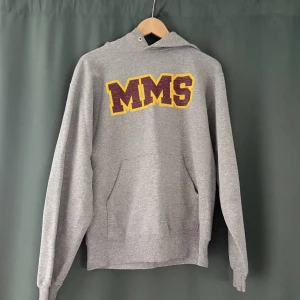 Vintage hoodie  - Väldigt snygg vintage hoodie storlek m men sitter som s, säljer den pågrund av att den är för liten