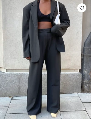 Favorite Pants Black - Djerf avenue. Använda en gång! Svarta. Nypris 1599kr 