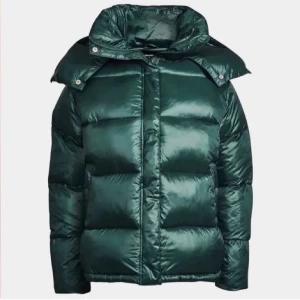 Bikbok jacka - Direkt pris 1500 🤍 Kommer avsluta budgivningen tidigare en fredag, avslutar när jag är nöjd med priset!!  Säljer denna  populära jackan från bikbok. Köpte den på plick för 1000! Säljs ej längre! Säljer en exakt likadan i svart också så kolla min profil! 