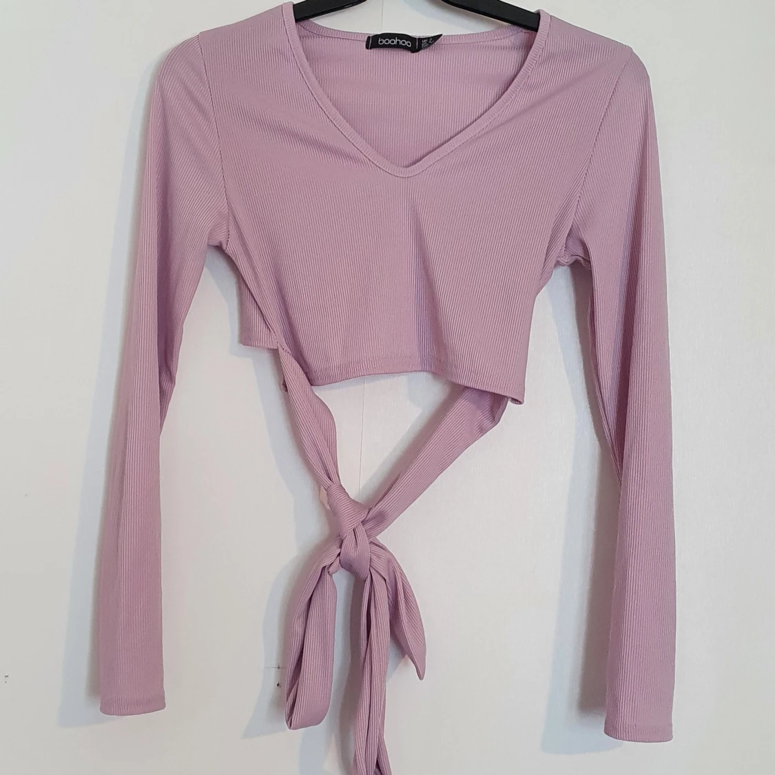 Lila topp med knytning 