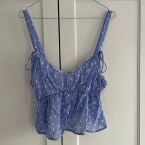 Topp  - Topp från ett märke jag ej minns vad det hette. Aldrig använd. Passar bra på mig som är S/M💙skriv till mig om du vill köpa direkt! 