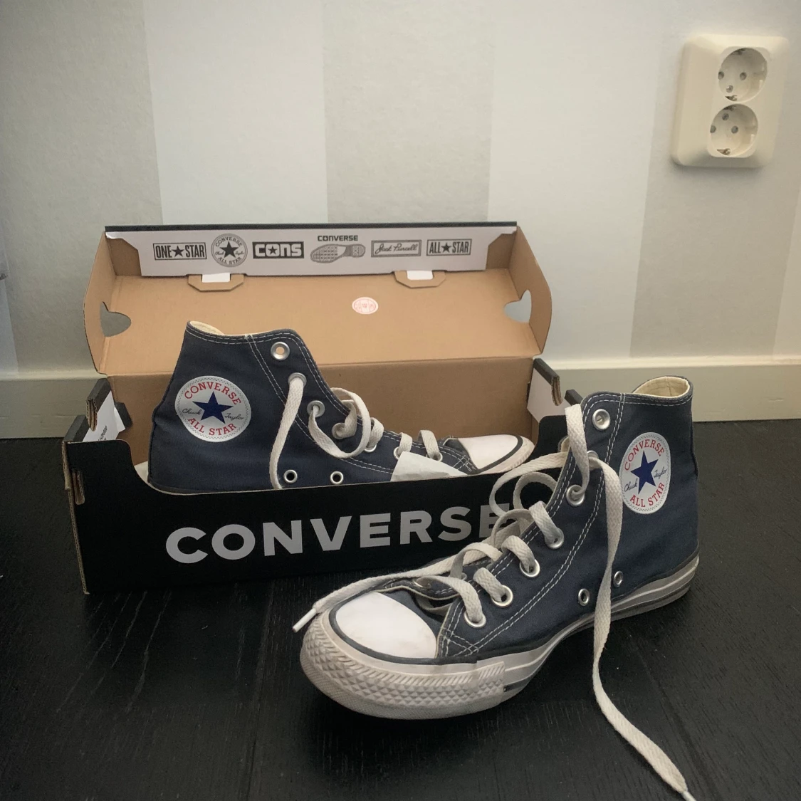 Marinblå converse äkta - 90