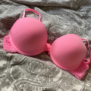 Rosa bh - Rosa bh storlek 80B, ingen push up. Helt ny! 60kr+frakt