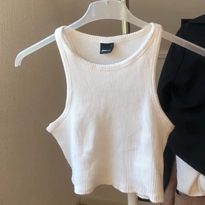 Ribbat linne  - Ribbad linne från #ginatricot  Fått i julklapp och använt ett fåtal gånger!  Frakt tillkommer eller så kan jag mötas! 